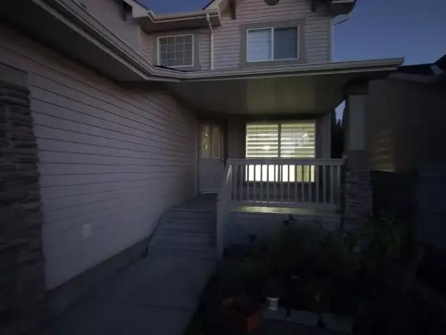 House for rent in Crestmont, Calgary