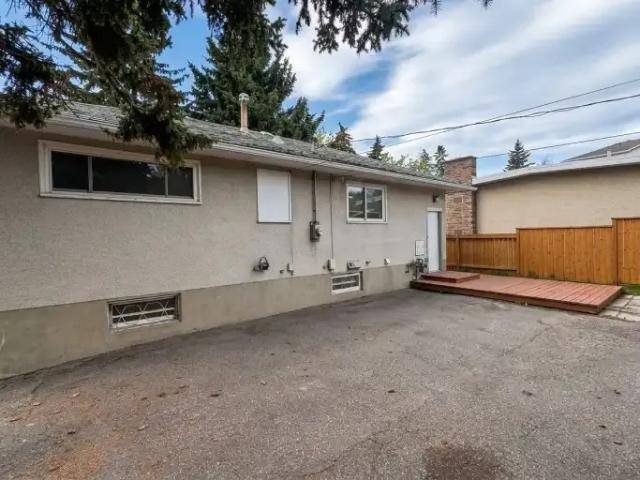 House for rent in Windsor Park, Calgary