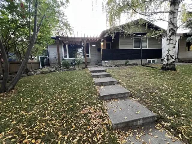 House for rent in Deer Ridge, Calgary
