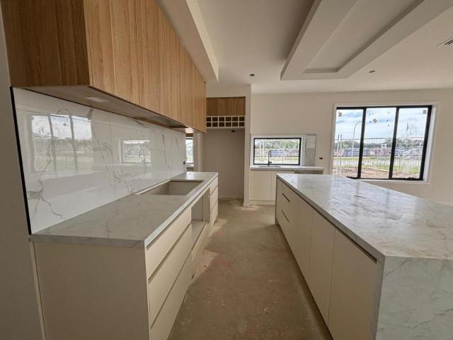 House for sale in Clyde North, Melbourne