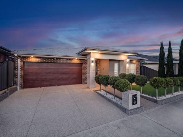 House for sale in Aston, Melbourne