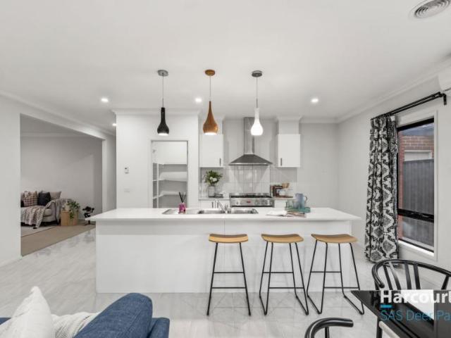 House for sale in Brimbank Gardens, Melbourne