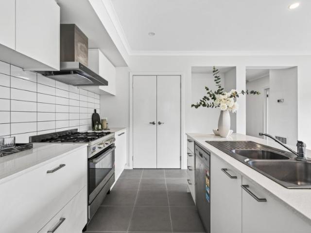 House for sale in Tullamore Doncaster, Melbourne