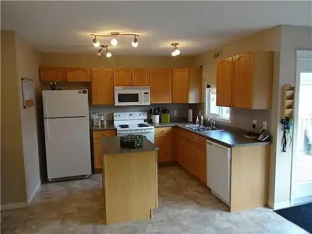 House for rent in Wedgewood, Alberta