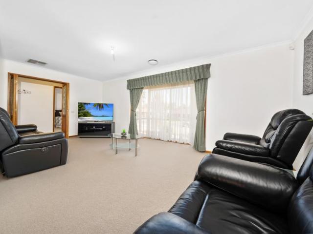 House for sale in Endeavour Hills, Melbourne