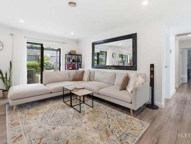 House for sale in Endeavour Hills, Melbourne