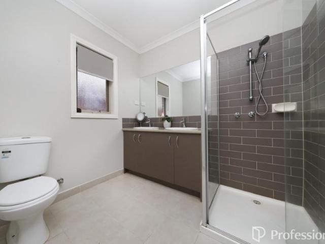 House for sale in Eynesbury, Melbourne