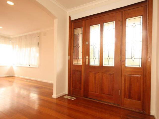 House for rent in Gladstone Park, Melbourne