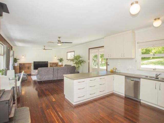 House for sale in Lesmurdie, City Of Kalamunda