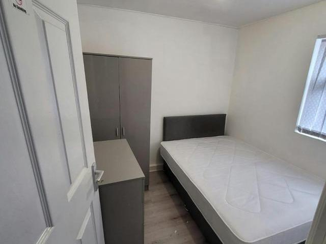 House for rent in Cabbage Hall, Calderstones