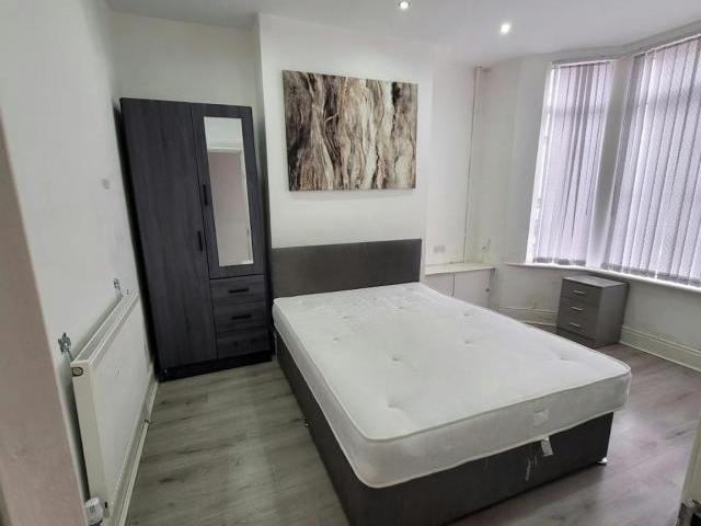 House for rent in Cabbage Hall, Calderstones