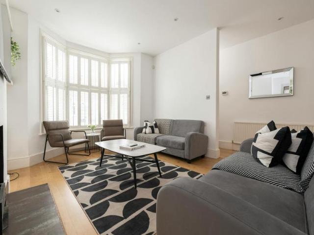 House for rent in Fulham, Walham Green