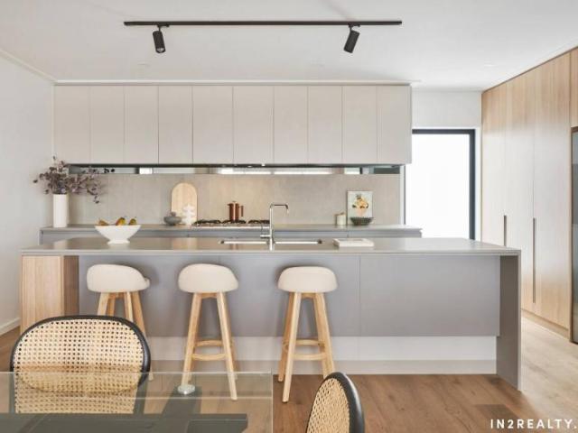 House for sale in Victoria