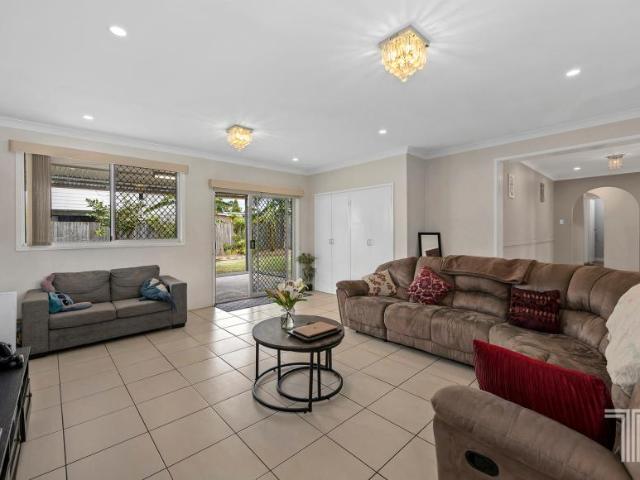 House for sale in Mansfield, Greater Brisbane
