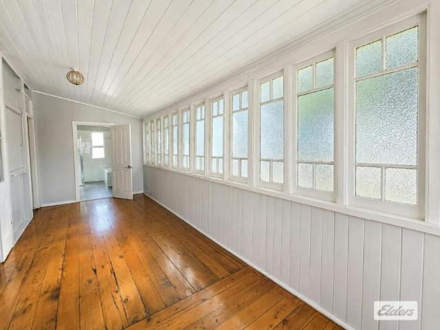 House for sale in Miles