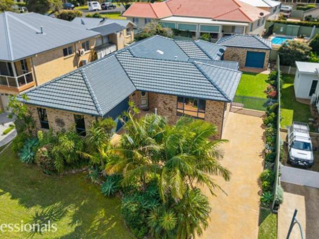 House for sale in Mollymook Beach, Shoalhaven City Council
