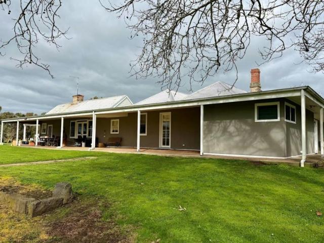 House for sale in Mortlake