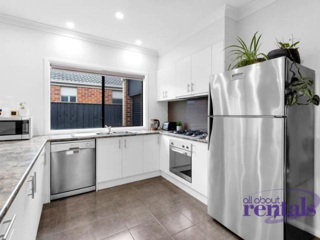 House for rent in Fallingwater Estate, Melbourne