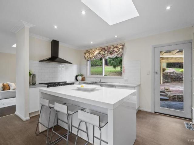 House for sale in Park Orchards, Melbourne