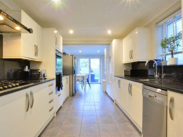 House for rent in Cat Hill, England