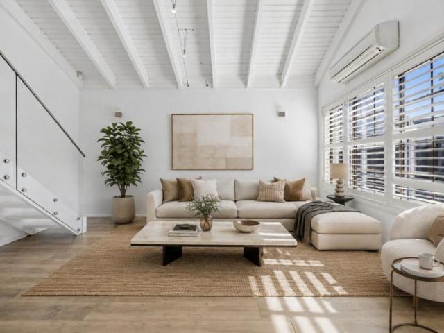 House for sale in Beacon Cove, Melbourne