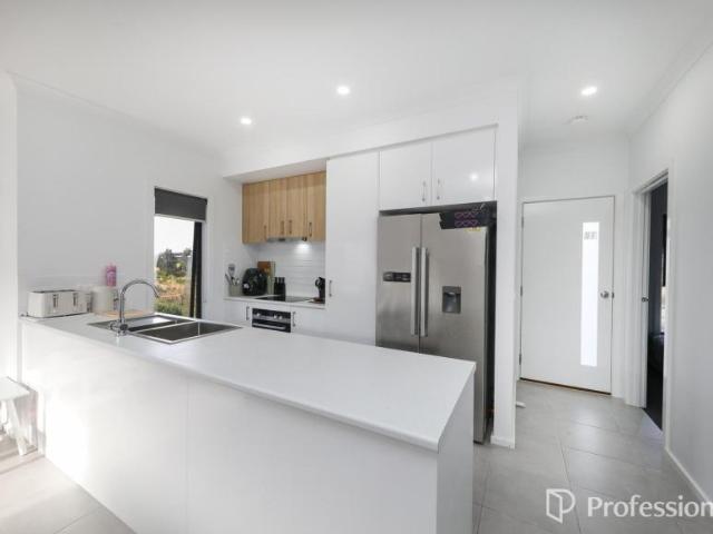House for sale in Thornhill Park, Melbourne