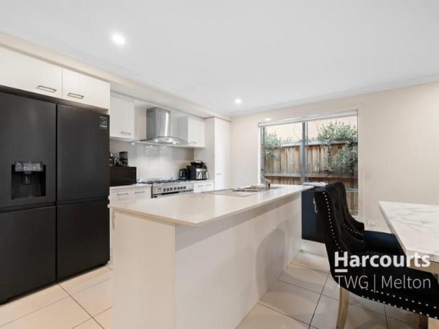 House for sale in Thornhill Park, Melbourne