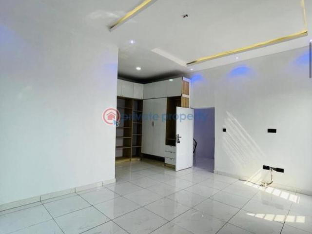 Commercial for rent in Lagos, Ajah