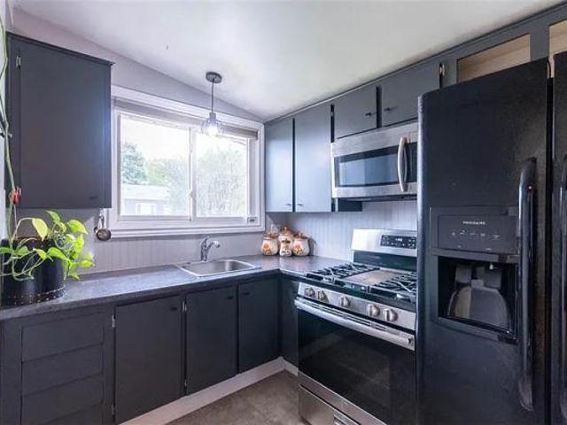 Room for rent in Ancaster, Ontario
