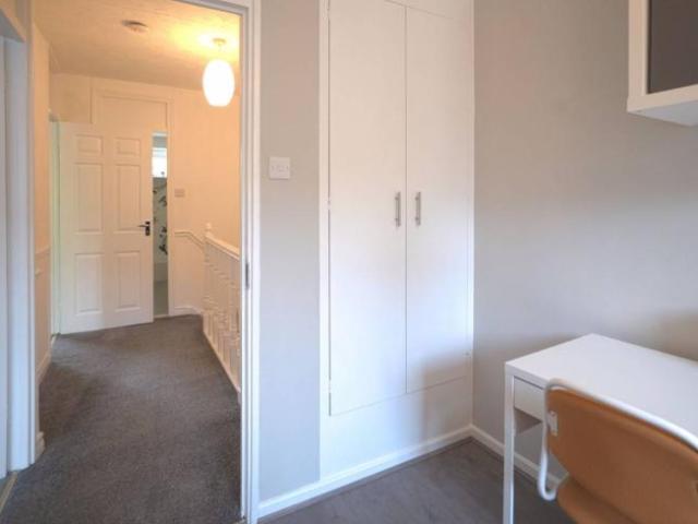 Room for rent in Lyons, Greater London