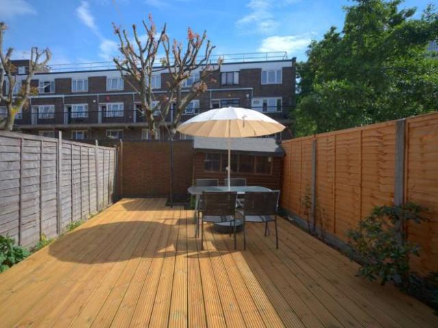 Room for rent in Lyons, Greater London