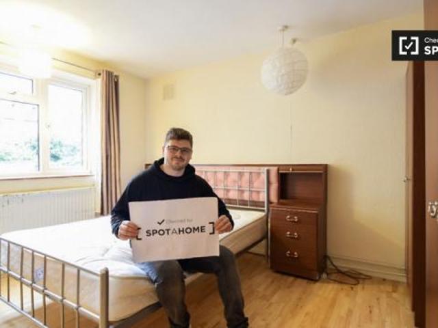 Room for rent in Lyons, Greater London