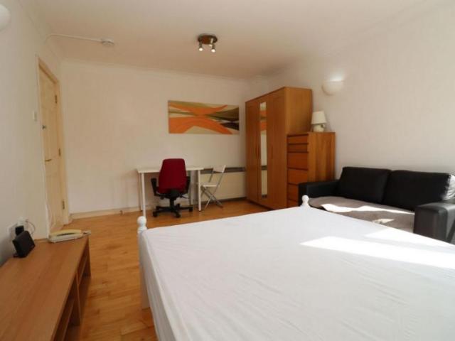 Room for rent in Aberfeldy Village, Blackwall