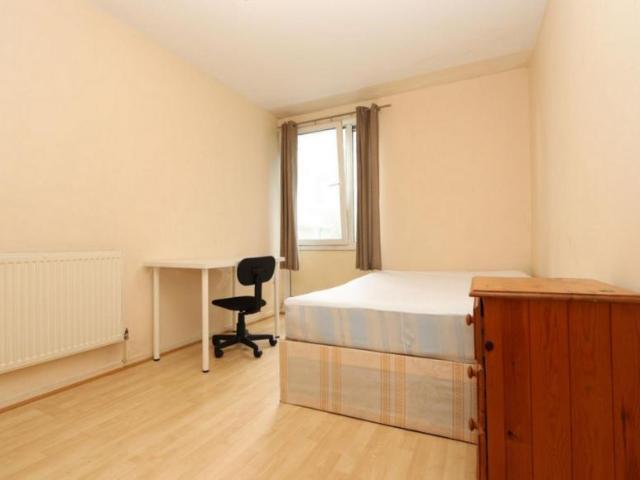 Room for rent in Old Ford, Mile End