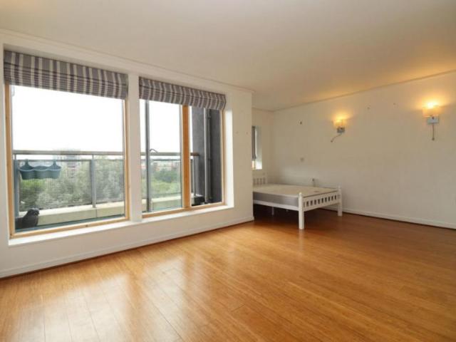 Room for rent in East Greenwich, Greater London