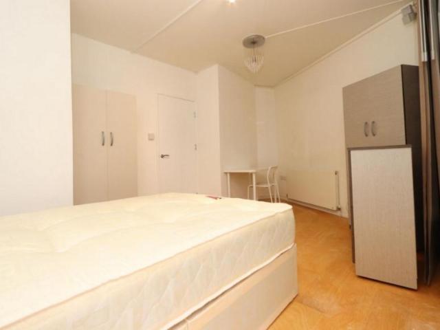 Room for rent in East Greenwich, Greater London