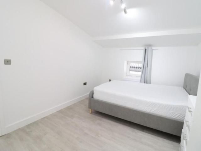 Room for rent in Callis Yard, Greater London
