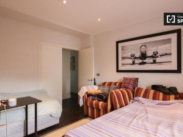 Room for rent in Lyons, Greater London