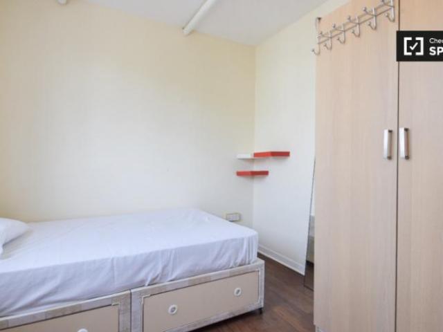 Room for rent in Lyons, Greater London