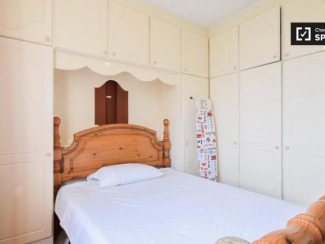 Room for rent in Lyons, Greater London