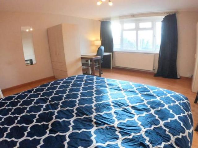 Room for rent in Lyons, Greater London