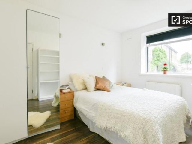 Room for rent in Lyons, Greater London
