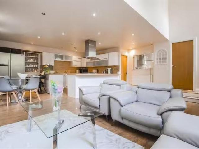 House for rent in Rush Green, Greater London