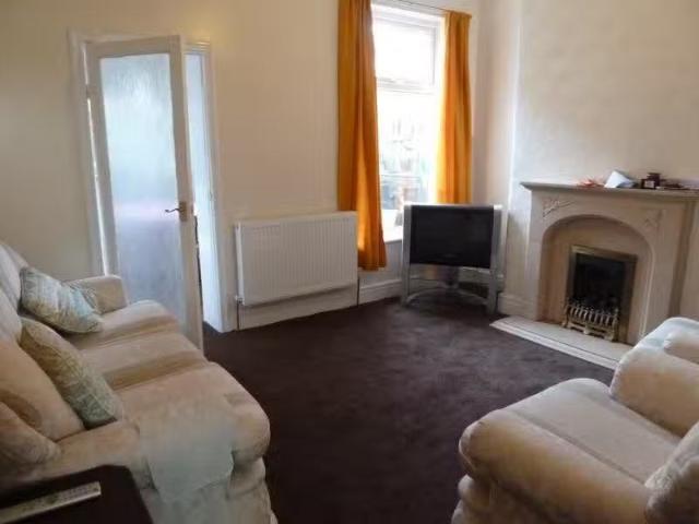 House for rent in Holmewood, West Yorkshire