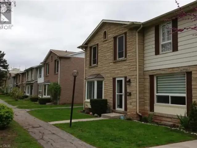 Townhouse for rent in Burlington, Ontario