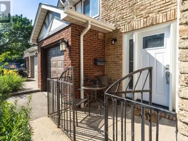 Townhouse for rent in Burlington, Ontario