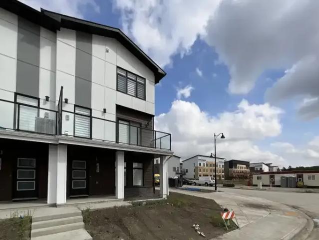 Townhouse for rent in Northwest, Alberta