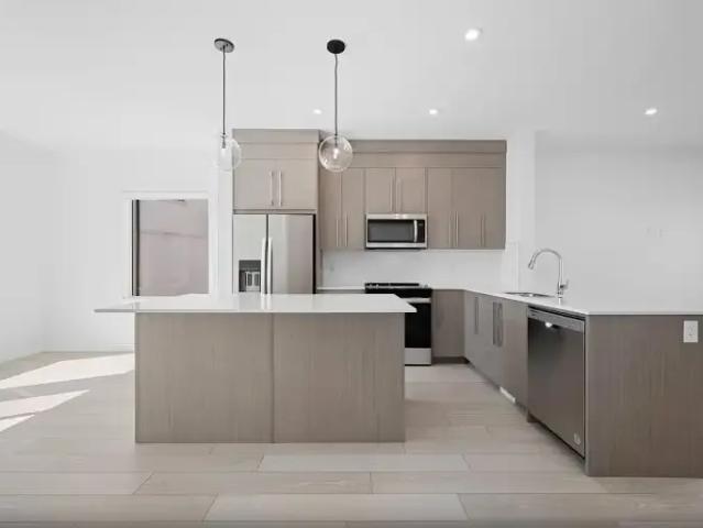 Townhouse for rent in Chestermere, Alberta