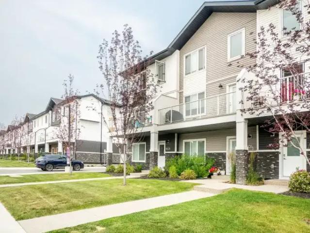 Townhouse for rent in Chestermere, Alberta