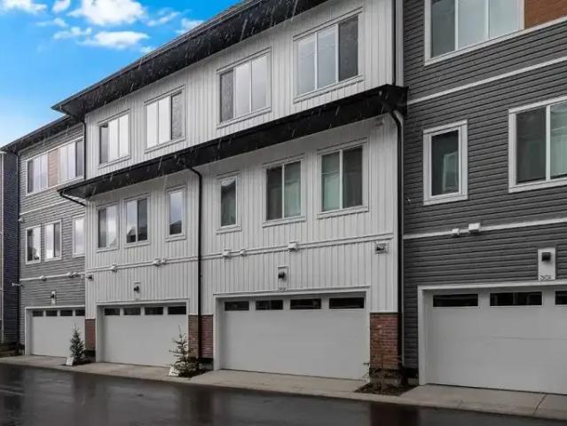 Townhouse for rent in Chestermere, Alberta